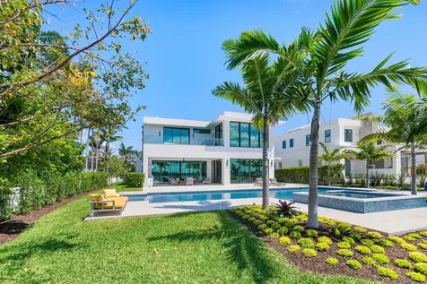 807 N Atlantic Drive Lantana FL 33462