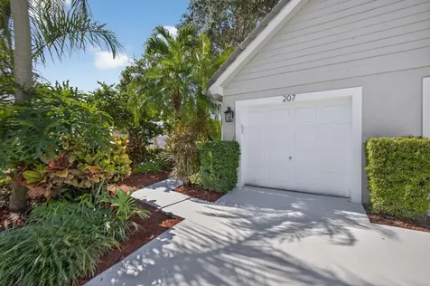 207 Woodsmuir Court Palm Beach Gardens FL 33418