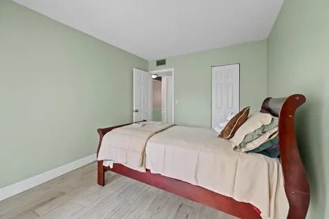 380 Sheffield P West Palm Beach FL 33417