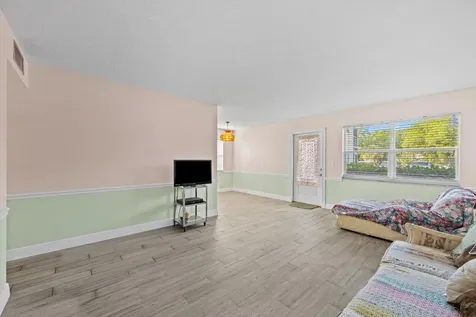 380 Sheffield P West Palm Beach FL 33417
