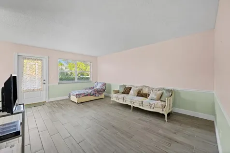 380 Sheffield P West Palm Beach FL 33417