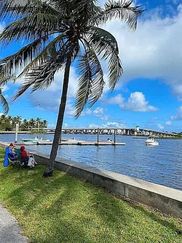 110 S Palmway Lake Worth Beach FL 33460