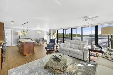 900 Ne Spanish River Boulevard Boca Raton FL 33431