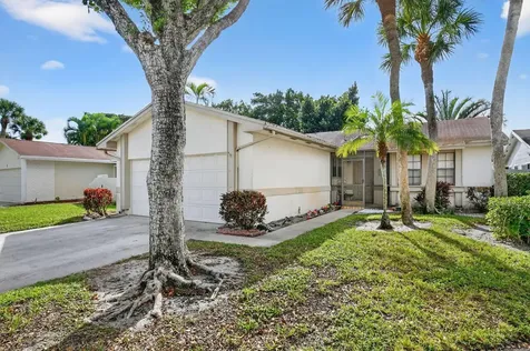 2 Cambridge Place Boynton Beach FL 33426