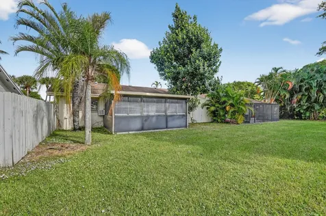 2 Cambridge Place Boynton Beach FL 33426