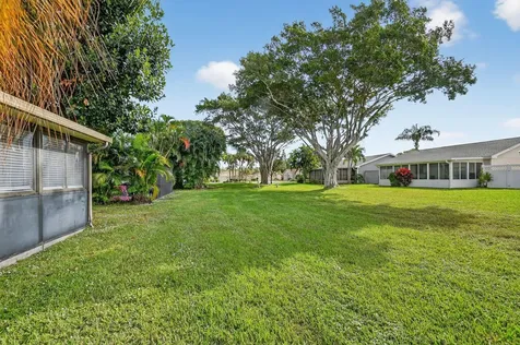 2 Cambridge Place Boynton Beach FL 33426