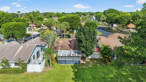 2 Cambridge Place Boynton Beach FL 33426