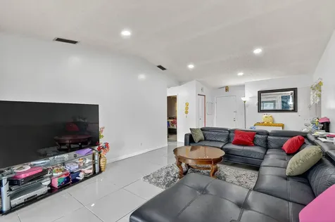 2 Cambridge Place Boynton Beach FL 33426