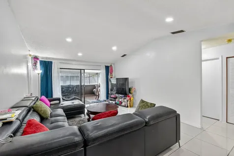 2 Cambridge Place Boynton Beach FL 33426