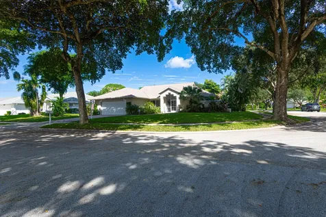 2477 Par Circle Delray Beach FL 33445