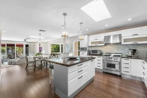 811 Palm Trail Delray Beach FL 33483