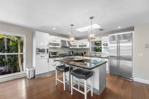 811 Palm Trail Delray Beach FL 33483