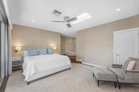 811 Palm Trail Delray Beach FL 33483