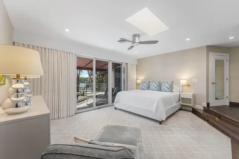 811 Palm Trail Delray Beach FL 33483