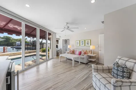 811 Palm Trail Delray Beach FL 33483