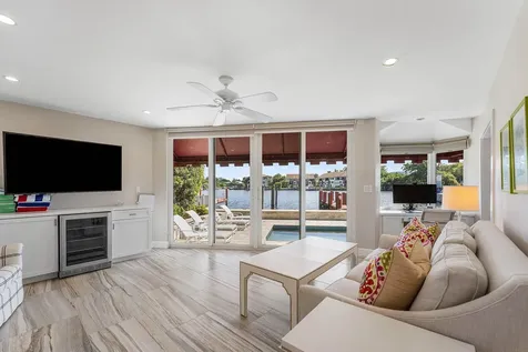 811 Palm Trail Delray Beach FL 33483