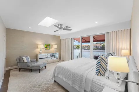 811 Palm Trail Delray Beach FL 33483