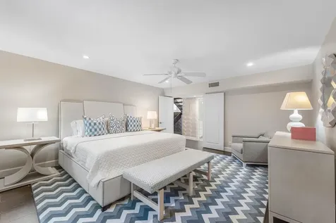 811 Palm Trail Delray Beach FL 33483