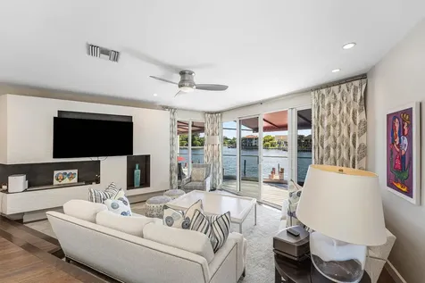 811 Palm Trail Delray Beach FL 33483