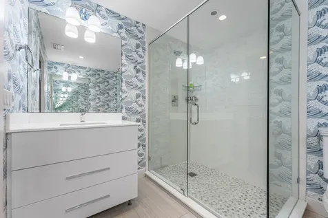 811 Palm Trail Delray Beach FL 33483