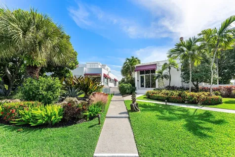811 Palm Trail Delray Beach FL 33483
