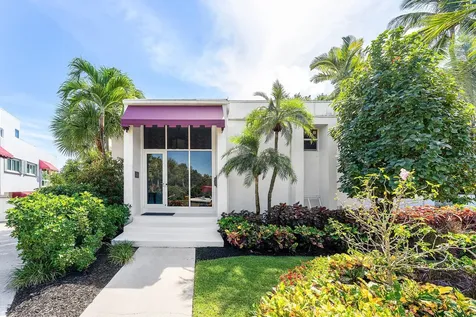 811 Palm Trail Delray Beach FL 33483