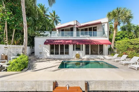 811 Palm Trail Delray Beach FL 33483