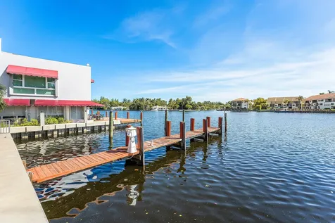 811 Palm Trail Delray Beach FL 33483