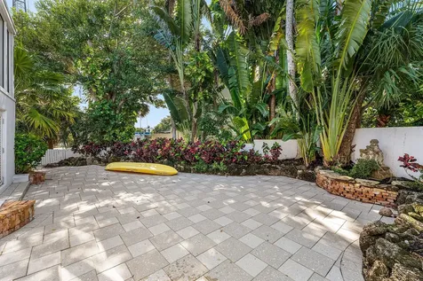 811 Palm Trail Delray Beach FL 33483
