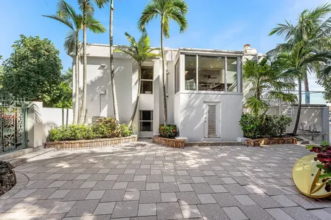 811 Palm Trail Delray Beach FL 33483