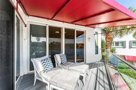 811 Palm Trail Delray Beach FL 33483