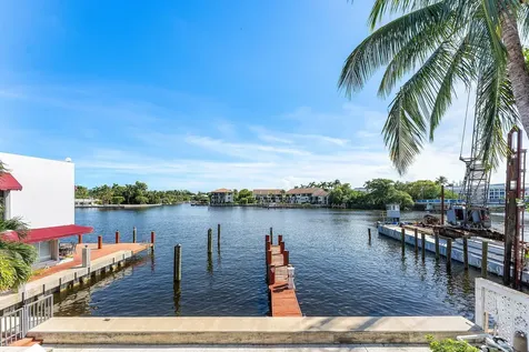 811 Palm Trail Delray Beach FL 33483