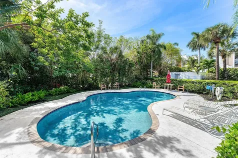 811 Palm Trail Delray Beach FL 33483