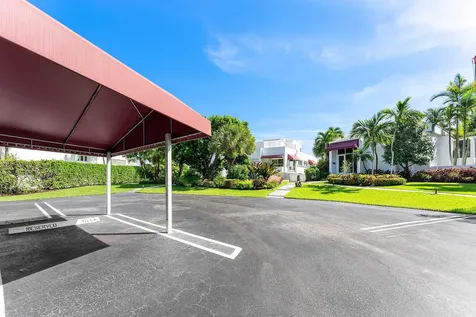811 Palm Trail Delray Beach FL 33483
