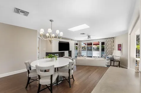811 Palm Trail Delray Beach FL 33483