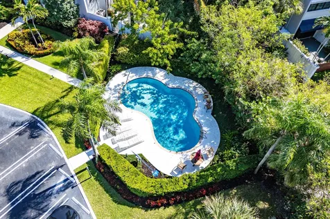 811 Palm Trail Delray Beach FL 33483