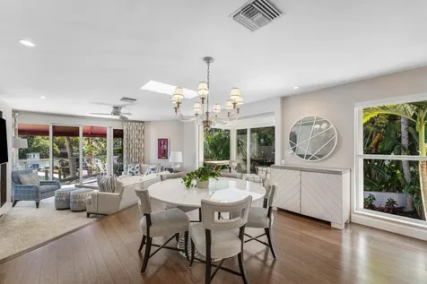 811 Palm Trail Delray Beach FL 33483