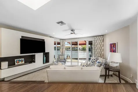 811 Palm Trail Delray Beach FL 33483