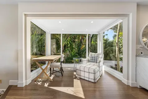 811 Palm Trail Delray Beach FL 33483