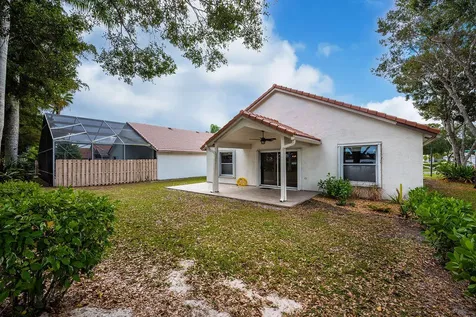 1975 Oak Berry Circle Wellington FL 33414