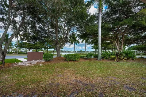 1975 Oak Berry Circle Wellington FL 33414