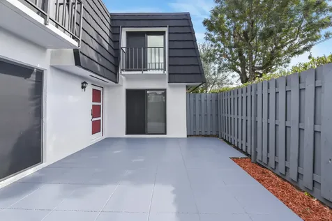 102 Woodland Road Palm Springs FL 33461