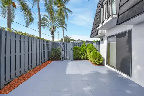 102 Woodland Road Palm Springs FL 33461