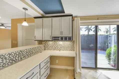 102 Woodland Road Palm Springs FL 33461