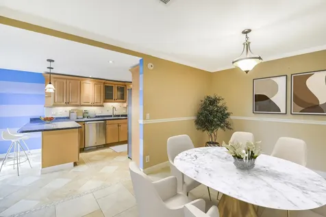 102 Woodland Road Palm Springs FL 33461