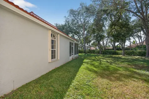 7004 Galleon Cove Circle Riviera Beach FL 33418