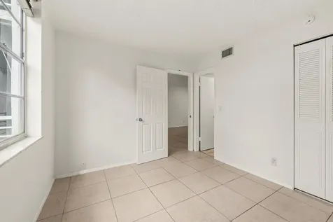 9340 Lagoon Place Davie FL 33324
