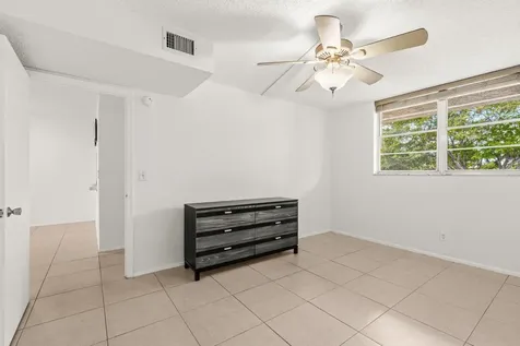 9340 Lagoon Place Davie FL 33324