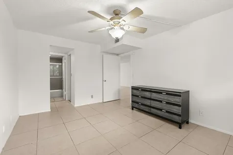9340 Lagoon Place Davie FL 33324