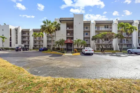 9340 Lagoon Place Davie FL 33324